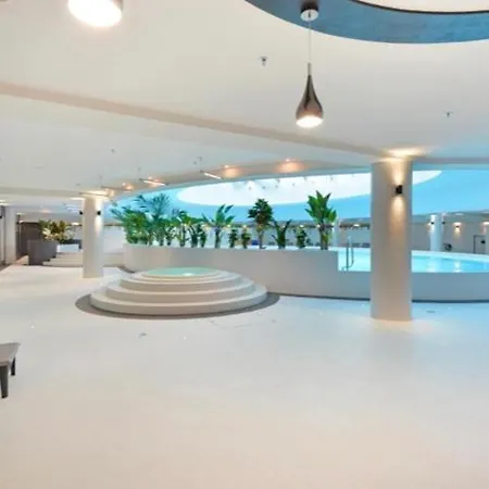 Hanza Tower White Sky & High Floor Pool & Jacussi & Sauna * شتشيتسين