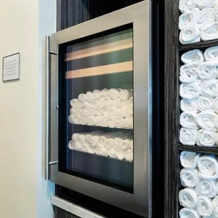 Hanza Tower White Sky & High Floor Pool & Jacussi & Sauna شقة
