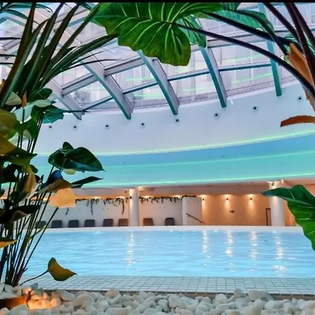 شقة Hanza Tower White Sky & High Floor Pool & Jacussi & Sauna
