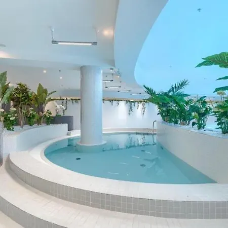 Hanza Tower White Sky & High Floor Pool & Jacussi & Sauna شقة شتشيتسين